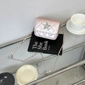 Mini borsa quadrata rosa trapuntata con stella di strass e tracolla a catena - Rosa