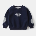 Dettaglio felpa blu navy da bambino con stampa tennis e toppe sui gomiti di stile - 90cm / Blu navy
