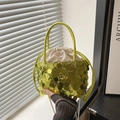 Pailletten-Beuteltasche in Neongelb mit Kordelzug und metallischer Kette - Grün