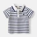 Detail eines weiß gestreiften Poloshirts für Jungen mit Cartoon-Hunde-Stickerei und Marine - 90cm / Marine-Weiß Gestreift