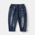 Dettaglio jeans da bambino con vita elastica ed effetto sbiadito baffato - 90cm / Blu Denim