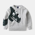 Dettaglio maglione grigio lavorato a maglia per bambini con motivo coccodrillo verde - Etichetta 90 / Coccodrillo Grigio