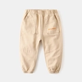 Pantaloni casual kaki per bambini con elastico in vita e ricamo di lettere - 90 / Cachi