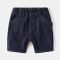 Pantaloncini casual blu scuro per bambini con elastico in vita e cuciture bianche - Blu Notte / 120cm