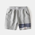 Short de sport gris en maille pour garçons avec taille élastique et bandes - 90cm / Gris