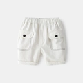 Kids off-white cargo shorts with elastic waist and contrast stitching on large flap pockets - White / 90cm