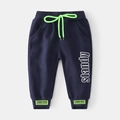 Dunkelblaue Kinder Jogginghose aus Baumwolle mit neongrünem Kordelzug und Print - 90cm / Marineblau