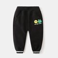 Kindersporthose in Schwarz mit Fleece, Cartoon-Print und gestreiften Bündchen - 100cm / Schwarz