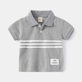 Klassiek grijs katoenen poloshirt voor jongens met witte strepen en een geribbelde kraag - 90cm / Grijs