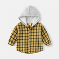 Détail du motif à carreaux jaunes et capuche grise en tricot sur chemise enfant - Carreaux Jaunes / 110cm