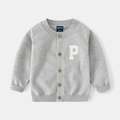 Gilet en maille gris clair pour enfant avec col rond, boutons en bois et patch P - Gris / 90cm
