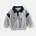 Graues Kinder-Langarm-Sweatshirt mit Polo-Kragen, Kontrastdetails und TD26 Varsity-Print - Grau / 90cm