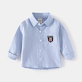 Camicia a maniche lunghe blu chiaro per bambini con tasca ricamata e piccolo orso - 90cm / Blu