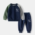 Jongens trainingspak set met dinosaurusprint en lange mouwen in kleurblok design - 90cm / Marineblauw