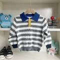 Pull polo en maille rayée gris et blanc pour enfants avec col bleu et boutons jaunes - 90cm / Rayures Grises et Blanches