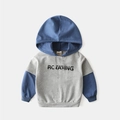 Grijze kinderhoodie met donkerblauwe contrastmouwen en modieuze letters - Grijs / 90cm