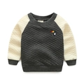 Gevoerde kinder sweater in grijs en wit met toekan borduursel en geruite stiksels voor de winter - Grijs Colorblock / 90cm