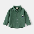 Camicia da bambino verde scuro a maniche lunghe in cotone con ricamo orsetto sulla tasca - Verde / 90