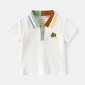 Witte katoenen kinderpoloshirt met meerkleurig gestreepte kraag en borduursel - Wit / 90cm