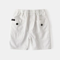 Pantaloncini casual bianchi in cotone per bambino con vita elastica e grandi tasche laterali - Bianco / 90cm