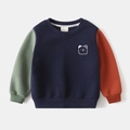 Detail van fleece kindersweatshirt met berenborduursel en mouwen in contrastkleuren - 90cm / Marine Contrast