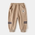 Detail of khaki corduroy pants with elastic waist and embroidered letter B patch - 100cm / Camel