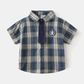 Dettaglio camicia a quadretti bimbo con cravatta blu e stemma ricamato con orsetto - Quadri Blu Marino (Con Cravatta) / 90cm