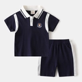 Detalle de conjunto polo azul marino para niño con bordado de oso y algodón - 90cm / Conjunto azul marino