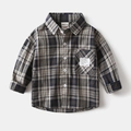 Dettaglio della camicia a quadri in cotone per bambino con taschino e etichetta - 90cm / Quadri Navy