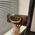 Pochette élégante à imprimé léopard avec chaîne dorée et fermoir en métal pour fête - Imprimé léopard