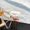 Mini borsa a tracolla in pelle bianca con grande fiocco e bordo in pizzo delicato - Bianco