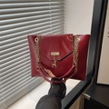 Women's dark red chain tote bag in glossy leather with metallic deer pendant - Red