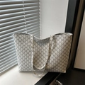Grande borsa tote bianco sporco con stampa a lettere M grigio scuro e doppi manici - Bianco