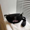 Borsa a tracolla a mezzaluna nera in tela con ricamo FANYISSA rosa raffinato - Nero