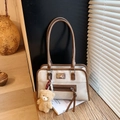 Retro canvas en bruine lederen tote bag met berenhanger in een warme huiselijke sfeer - Met Hanger / Broken Wit
