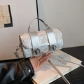 Bolso bandolera cuadrado plateado texturizado con cierres metálicos dobles para mujer - Plateado