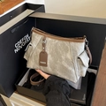 Grijze canvas schoudertas met bruine leren bies in een luxe zwarte geschenkdoos - Grijs