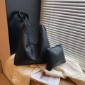 Minimalistische schwarze Flecht-Tote-Bag mit passender Tasche aus Kunstleder-Gewebe - Schwarz