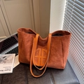 Borsa tote in pelle scamosciata marrone caramello con cuciture geometriche e spalline - Marrone
