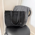 Bolso tote de pana negra para trabajo y estudio con bolsillo minimalista con cremallera - Negro