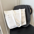Bolso tote de pana blanca para oficina y clases con bolsillo lateral y textura suave - Blanco