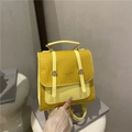 Zaino giallo motivo coccodrillo con design bicolore e manico superiore alla moda - Giallo