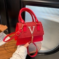 Elegante rode lederen handtas met glitterflap en metallic V-kwastje bedeltje voor dames - Rood