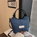 Bolso tote de mezclilla azul oscuro con asas de cuero negro y parche de letras moda - Negro