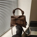 Bolso bandolera marrón oscuro con lazo grande y asa anudada de diseño único - Marrón