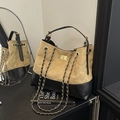 Bolso tote vintage de ante camello y cuero acolchado negro con cadena dorada y cierre - Caqui