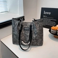 Borsa tote con stampa floreale, catena di perle e tracolla in pelle grigio vintage - Nero