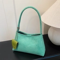 Sac à main rétro vert menthe dépoli avec texture en daim et petit pendentif vert - Vert