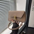 Bolso de hombro minimalista de cuero PU marrón con hebilla dorada y correa anudada - Caqui