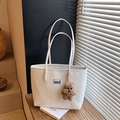 Grande borsa tote bianco sporco con targa argentata e ciondolo orsetto di peluche - Con Ciondolo / Bianco